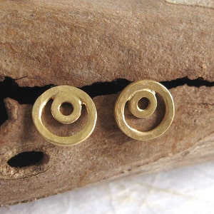 Gold circle Studs , Small everyday post earrings , Gold swirl stud earrings image 1