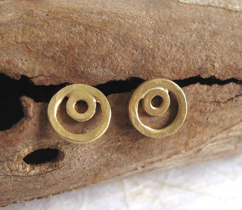 Gold circle Studs , Small everyday post earrings , Gold swirl stud earrings image 1