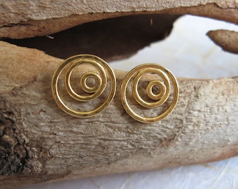 Gold circle stud earrings