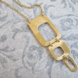 Geometrischer langer Anhänger, Gold viereckige Halskette, Minimalistischer Goldschmuck, Handarbeit von Adi Yesod