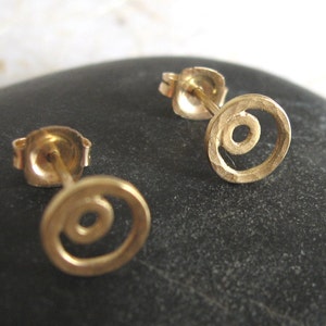 Gold circle Studs , Small everyday post earrings , Gold swirl stud earrings image 4