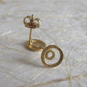 Gold circle Studs , Small everyday post earrings , Gold swirl stud earrings image 3