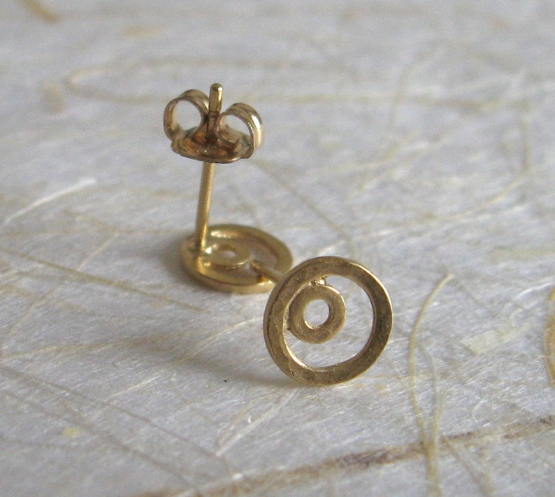 Gold circle Studs , Small everyday post earrings , Gold swirl stud earrings image 3