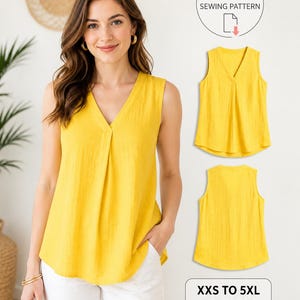 Può includere: Una camicetta gialla senza maniche con scollo a V e una piega centrale sul davanti. Il capo è presentato come cartamodello PDF con taglie dalla XXS alla 5XL, mostrando sia la vista frontale che quella posteriore del top giallo finito.