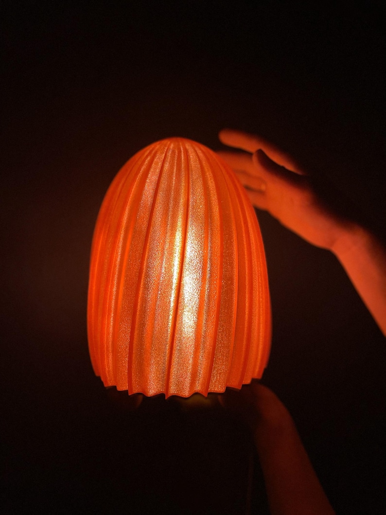 Lámpara de mesa escultural con regulador de intensidad – Aurelia Bloom, lámpara LED de diseño, iluminación ambiental artesanal