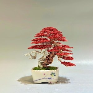 Bonsái de alambre de cobre, escultura de árbol de hojas rojas / Maceta de cerámica esmaltada / 11x11x9 cm, adorno para estantería