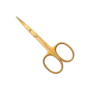 Peut inclure: Ciseaux chirurgicaux dorés avec des lames incurvées et des trous pour les doigts arrondis. Les ciseaux ont une petite vis au point de pivot et le texte "GN SURGICAL LTD" est imprimé sur la lame. Conçus pour une coupe de précision.