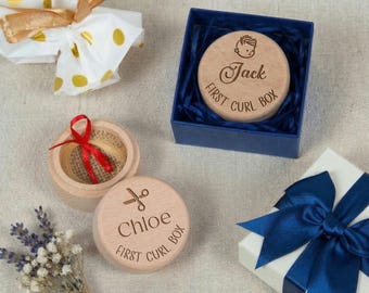 Scatola porta-capelli in legno di faggio personalizzata con incisione, un regalo ricordo per conservare i capelli del tuo bambino.