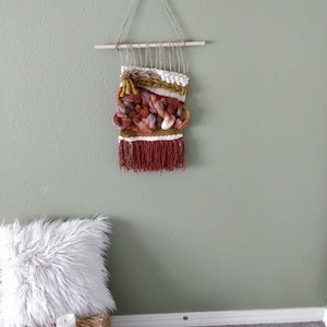 Medium textured woven wall hanging| boho decor| weaving| fiber art