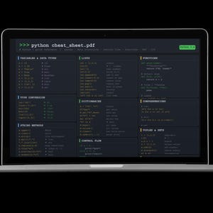 Pode incluir: Um laptop prateado exibe uma folha de dicas do Python em um fundo escuro. A tela mostra trechos de c&oacute;digo categorizados em t&iacute;tulos como 'Vari&aacute;veis e Tipos de Dados', 'Listas' e 'Fun&ccedil;&otilde;es'. O texto 'python cheat_sheet.pdf' &eacute; vis&iacute;vel no topo.