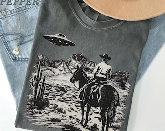 Alien Cowboy T-Shirt, Vintage UFO Design (Unisex, Oversize)