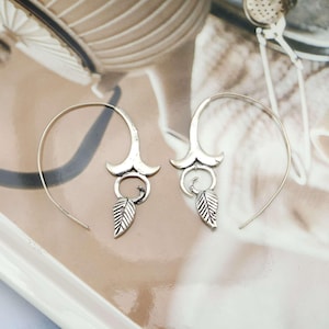 Orecchini a cerchio con foglia d'argento fatti a mano, gioielli tribali a spirale in stile boho