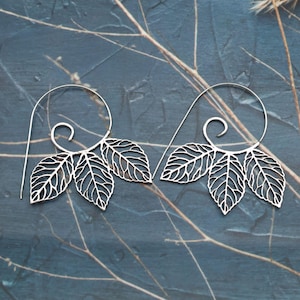 Orecchini a foglia d'argento fatti a mano, gioielli botanici ispirati alla natura, orecchini boho di tendenza
