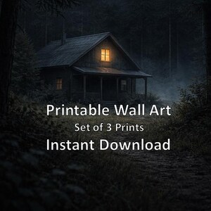 Puede incluir: Impresión de arte digital de una cabaña rústica en un bosque oscuro. Las ventanas de la cabaña están iluminadas. El texto blanco dice "Printable Wall Art, Set of 3 Prints, Instant Download".