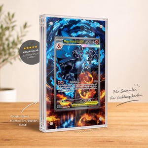 Könnte beinhalten: Ein transparenter magnetischer Acryl-Displayrahmen mit einer Mega-Glurak X EX Sammelkarte. Die Karte zeigt eine dunkle drachenartige Kreatur, umgeben von blauen Flammen und orangefarbenem Feuer. Der Rahmen ist rechteckig mit vier silbernen Eckmagneten.