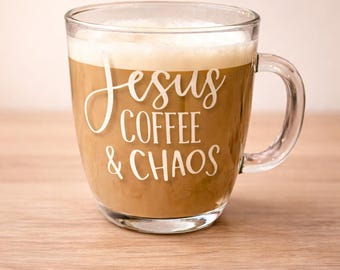 Tazza "Jesus Coffee & Chaos" / Tazza da caffè cristiana / Tazza in vetro con motivi religiosi / Regalo per mamme cristiane / Simpatica tazza neutra per amanti del caffè
