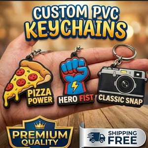 Puede incluir: Llaveros de PVC personalizados con una porción de pizza, un puño de héroe con un rayo y un diseño de cámara clásica. Cada llavero tiene un anillo de metal plateado. El texto "PIZZA POWER", "HERO FIST" y "CLASSIC SNAP" es visible.