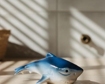 Haifisch-geformter keramischer magnetischer Flaschenöffner für Erwachsene, Spaß-Kühlschrank-Dekor-Bar-Werkzeug, einzigartiges Freundgeschenk, Erntedank-Geschenk