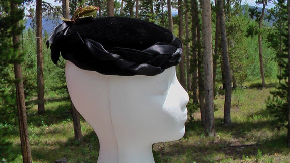 Vintage Black Beret 50s 60s Hat Velvet Beret Styl… - image 2