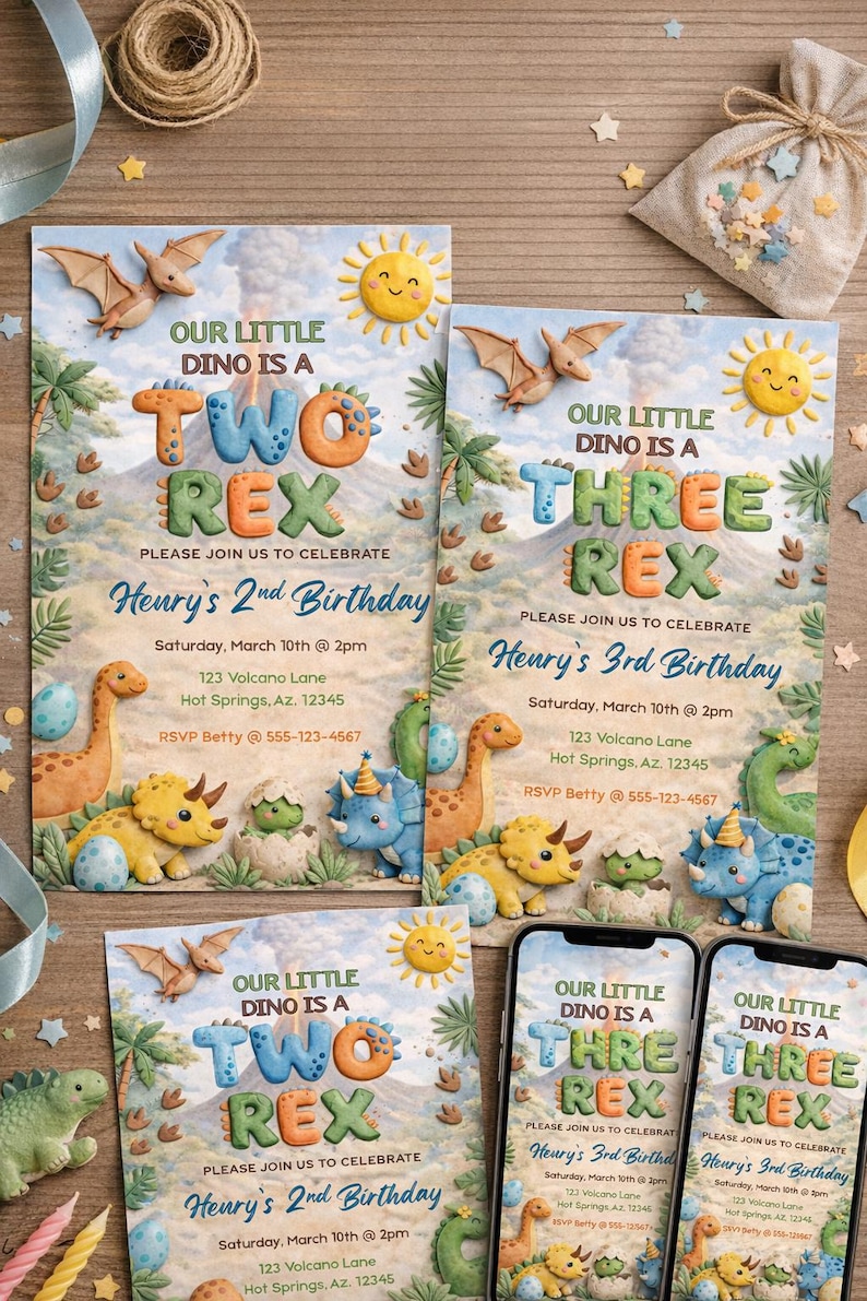 K&ouml;nnte beinhalten: Geburtstagseinladungen mit Dinosaurier-Motiv mit den Texten "Our Little Dino is a Two Rex" und "Our Little Dino is a Three Rex". Die Einladungen zeigen Zeichentrick-Dinosaurier, einen Vulkan und eine l&auml;chelnde Sonne. F&uuml;r Henrys 2. und 3. Geburtstag.