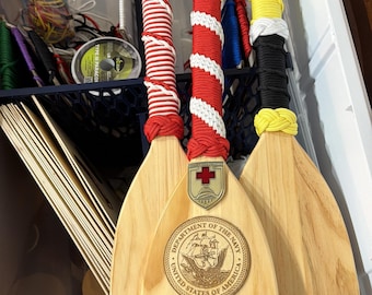 Remo militar personalizado de 76 cm (30") de paracord con trenzado, placa y grabado personalizado - Regalo de madera