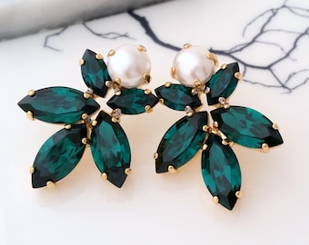 Emerald earrings,Emerald pearl Bridal earrings,Emerald cluster earrings,Pearl earrings,Emerald jewelry,Bridal earrings,Bridesmaids gift