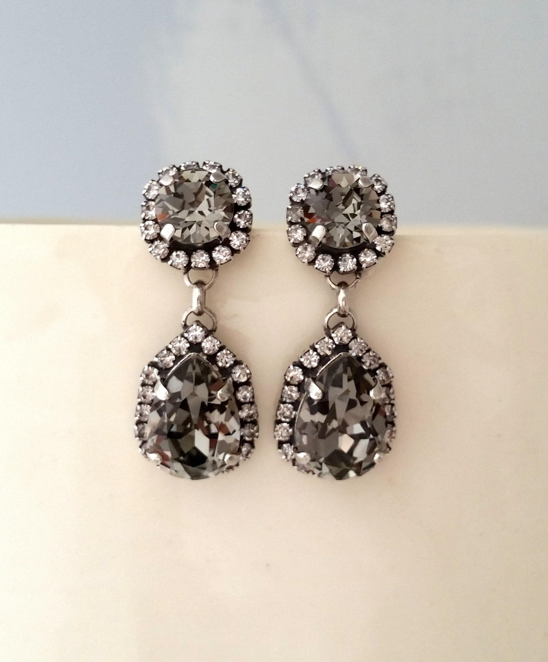 ピアス Giorgio Armani Teardrop Grey Earrings With Marbled Pendant Giorgio Armani Teardrop Grey With Marbled Pendant | THE LIST