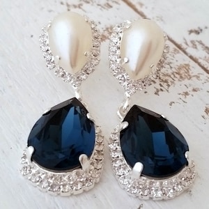 Navy blue pearl Chandelier earrings,Drop earrings,Navy blue Bridal earrings,Navy blue Bridesmaids earrings,Sapphire earring,crystal earring