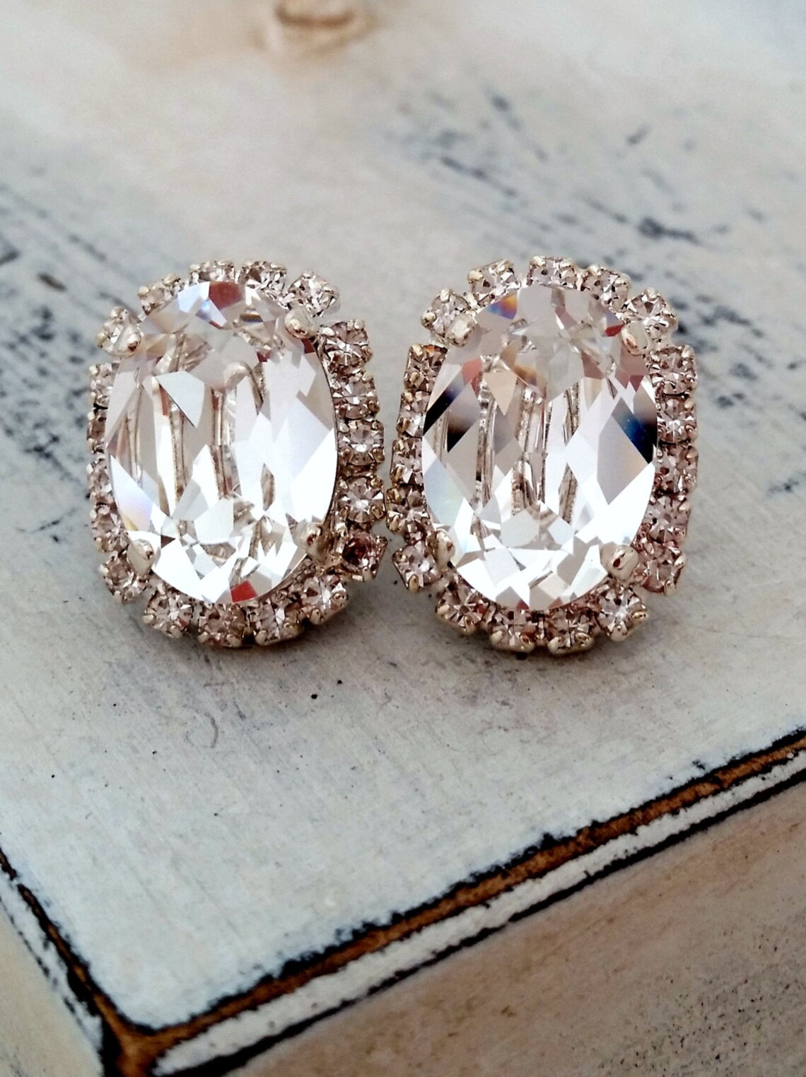 Matte White CrystaL Matte Gold Inset Oval Earrings main image 1
