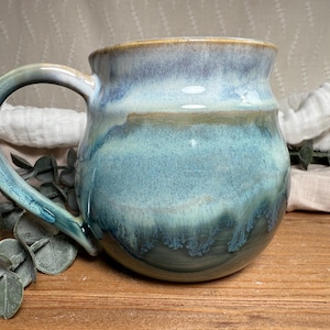 Taza de café y té de cerámica azul verdoso con diseño de Tide Pool