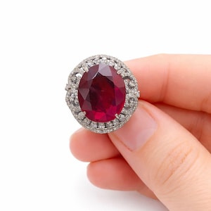 オーバル型ルビーダイヤモンドハローリング｜スターリングシルバー製ステートメントジュエリー