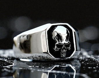 Gothic Skull Signet Ring – Dark Metal Statement Jewelry