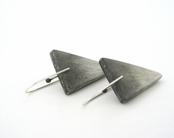 Black grey  ombre clay earrings, dangle triangle air dry clay earrings, modern minimalist, sterling silver, geometric, white