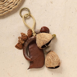 Pingente de carro em forma de sino feito com sementes naturais, chocalho de casca de noz, acessório para retrovisor, estilo boho japonês