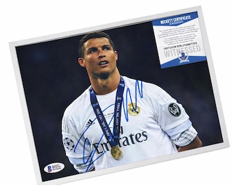 Hand Signed Autographed Photo Soccer Player Cristiano Ronaldo Beckett COA