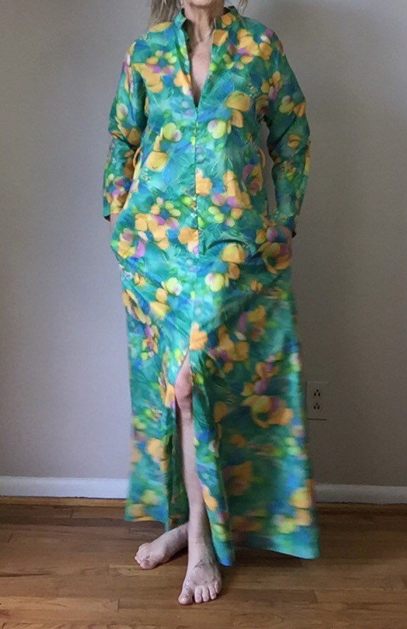 Decadence Fashion Vintage 1970s Robe Pastel Floral Boho Maxi Lounge Dress 70s Hippie Mod MuuMuu Flower Watercolor Print Long Sleeve Small s