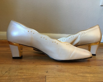 Vintage 1960s/1970s Shoes Leather Magdesians California Slip On Heels Mod Wedding Super Soft Creamy Ivory gold details /8M/ Decadencefashion