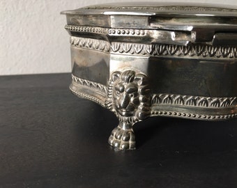 Vintage 1980s Jewelry Footed Box Lion Crest Silver Plated International Silver Co. Posh Glam Home Decor Decadencefashion Accessory