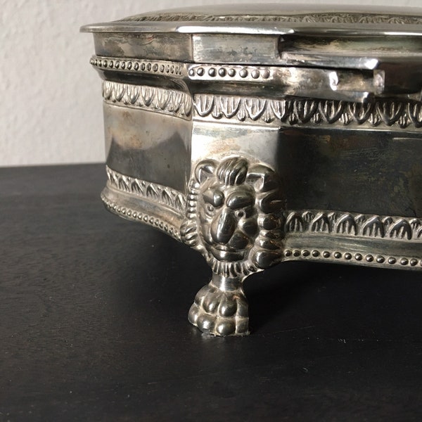 Vintage 1980s Jewelry Footed Box Lion Crest Silver Plated International Silver Co. Posh Glam Home Decor Decadencefashion Accessory