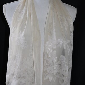 Vintage bestickter Seiden-Braut-Schal | Elfenbein Blumen Brautschleier Bild 5