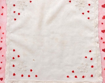 Vintage Hand besticktes Taschentuch | Rote Herzen & Spitze