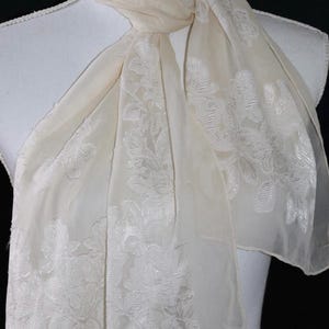 Vintage bestickter Seiden-Braut-Schal | Elfenbein Blumen Brautschleier Bild 7