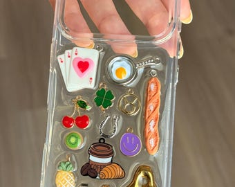 Puede incluir: Un juego de tres cuencos apilables de cerámica en tonos azul, verde y blanco. Los cuencos presentan un esmalte moteado y un diseño sencillo y moderno. El cuenco más grande mide aproximadamente 15 cm de diámetro.
