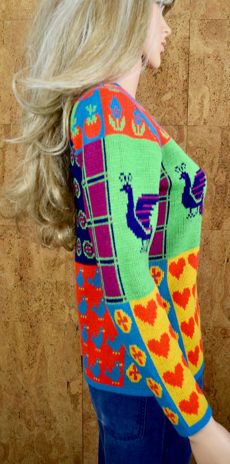 Vintage 1970/'s Women/'s Colorful Neon POP ART Heart Strawberry Peacock Flower Plaid Bird Hippie Sweater Size S