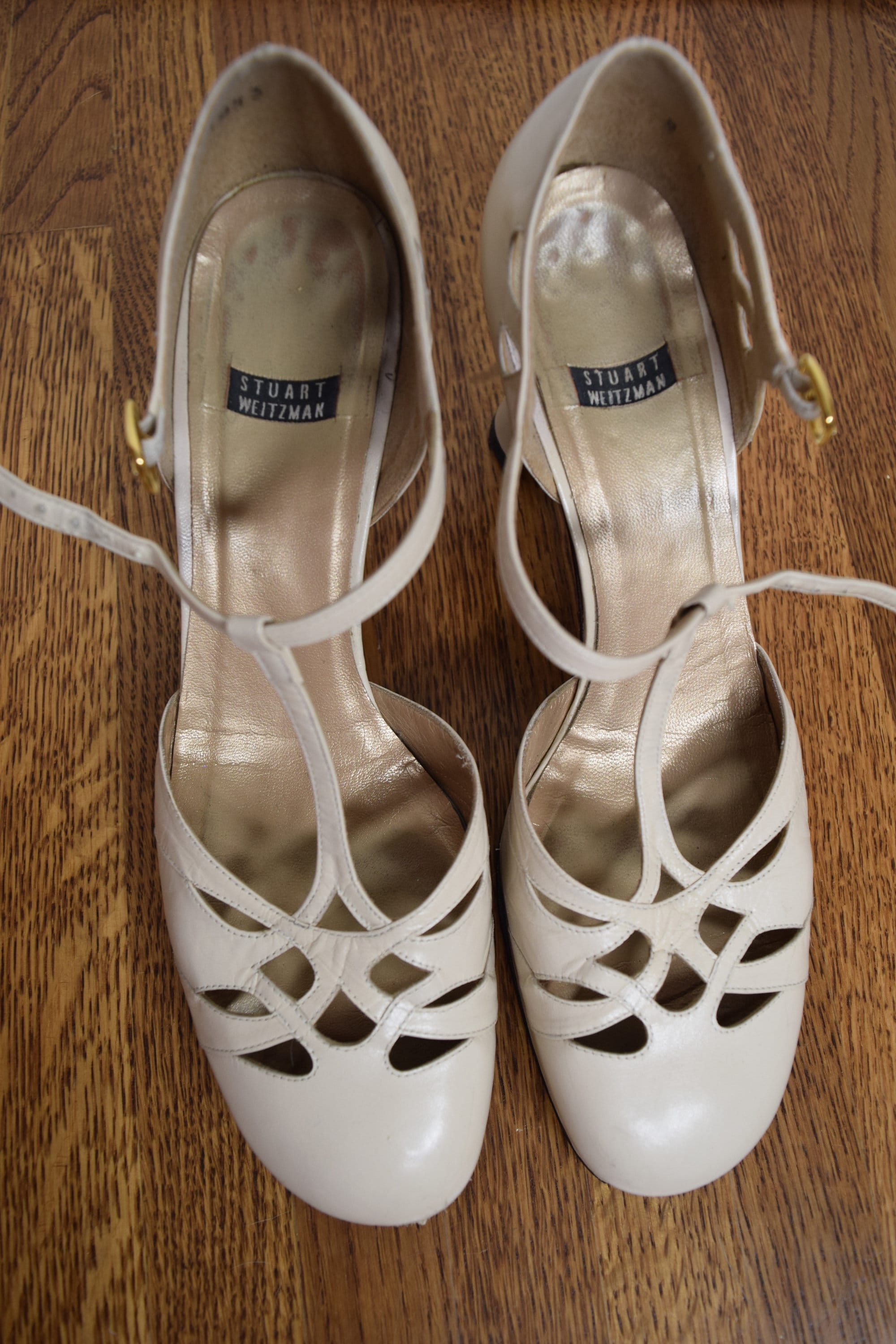 Vintage 1990�s STUART WEITZMAN Women�s Ivory Art Deco