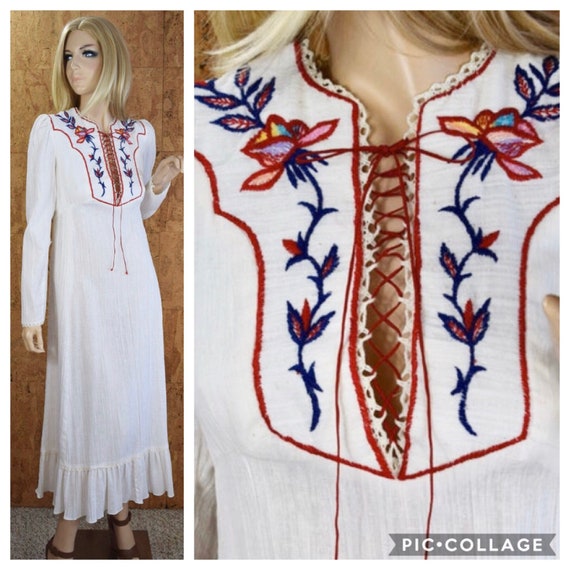 Vintage 1970's Candi Jones Embroidered Rose Laced