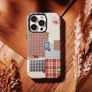 Cover per telefono patchwork vintage, cover collage a quadri rossi e blu, cottagecore a quadretti floreali, iPhone 17 16 15 14 13 12 11, Samsung S26 S25 S24