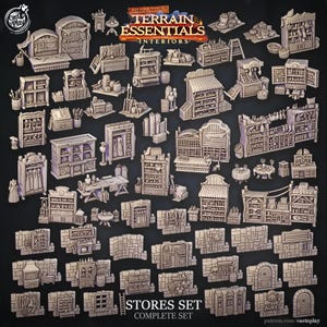 Op de afbeelding: Een verzameling miniatuurmodellen van winkels, waaronder planken, toonbanken en muren, in een neutrale kleur. De modellen zijn ontworpen voor tabletop gaming en zijn gelabeld met "Terrain Essentials Interiors" en "Stores Set Complete Set".
