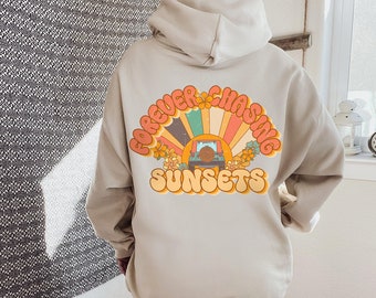 Forever Chasing Sunsets jeeper 4x4 overlanding hoodie words on back, Retro Beach Aesthetic Tumblr Hoodie Beach Sweatshirt, Groovy type, plus