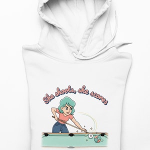 Sudadera con capucha para mujer jugadora de billar / Ella dispara, ella anota, sudadera con capucha de billar, camiseta de mamá de billar, regalo para jugador de billar, sudadera con capucha de tiburón de billar, sudadera con capucha de bola 8